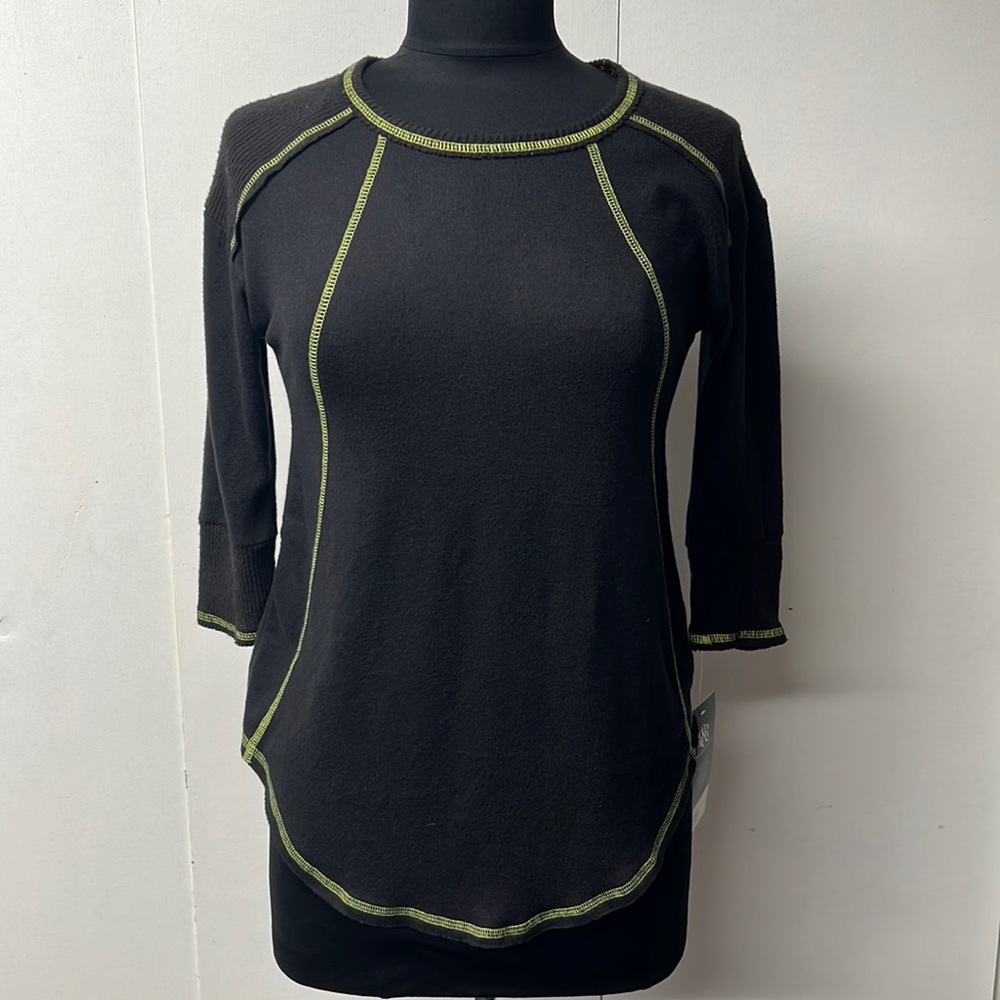 NWT Black half sleeve soft top with green over stitching. Rock & Republic brand.